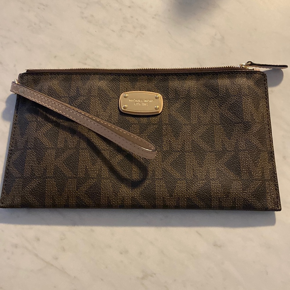 Michael Kors Wristlet